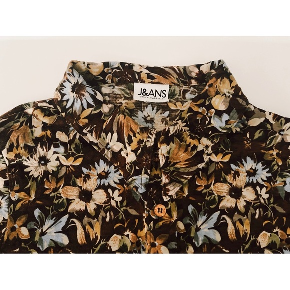 DOLCE & GABBANA J&ANS Floral Point
Collar Blouse - Picture 6 of 14